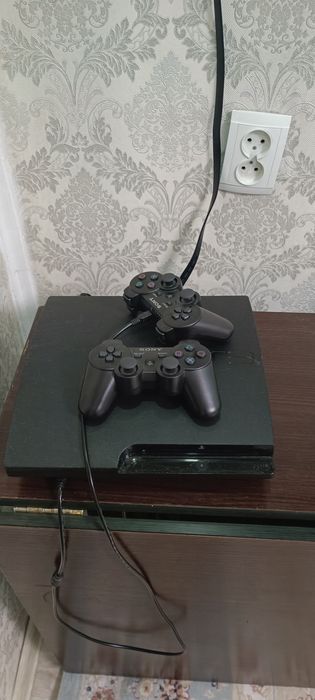 Продам приставку PS 3 slim