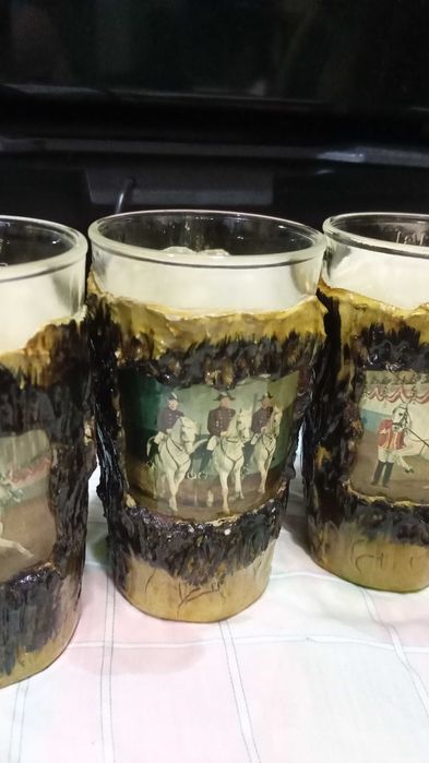 Продавам сувенирен ловджийски комплект Кана с чаши