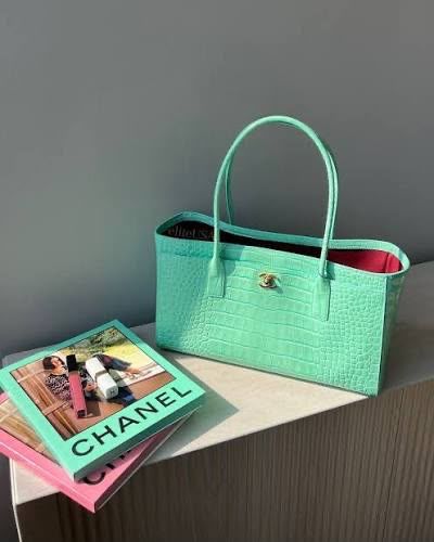 Чанта шанел тюркоаз ест. Кожа крокодил chanel