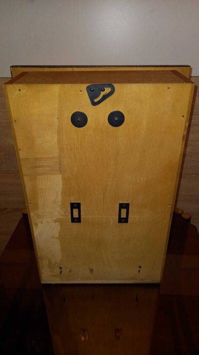 Стенен часовник,старинен от средата на 80 те години.