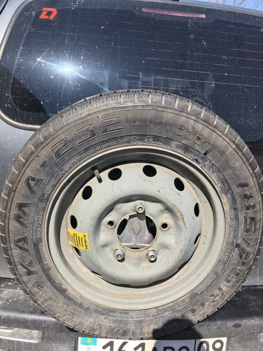 Продам запаску на ниву