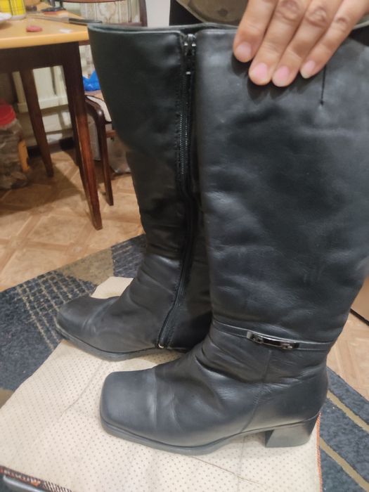 Продам женские сапоги