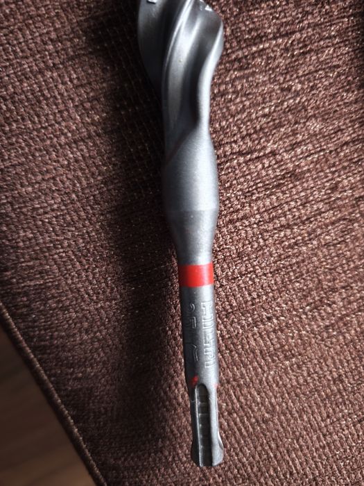 Vând burghiu Hilti 4 muchii de tăiere Diametrul 25mm,Lungime 520 mm,lungime de lucru 400 mm
25 mm
Lungime
520 mm
Lungime de lucru
400 mm
150 €