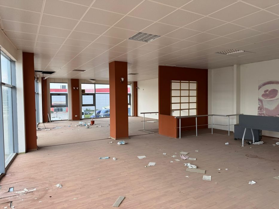 Vand  spatiu comercial sau depozitare