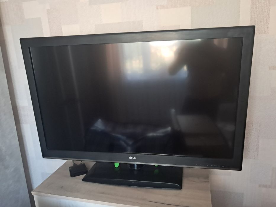 Продам телевизор LG 107 диагональ