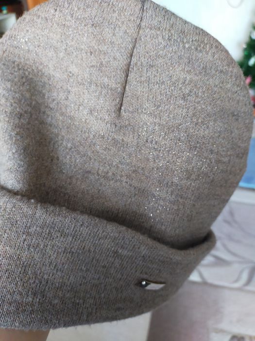 Продам шапку женскую