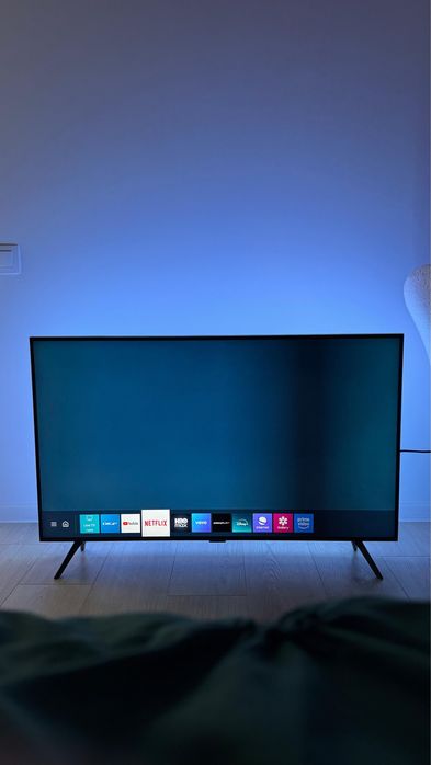 Samsung Smart TV UHD 108’ AU7100 cu led impecabil