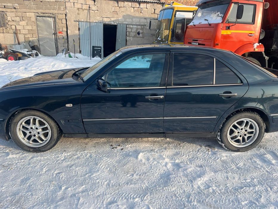 Продам мерс 210