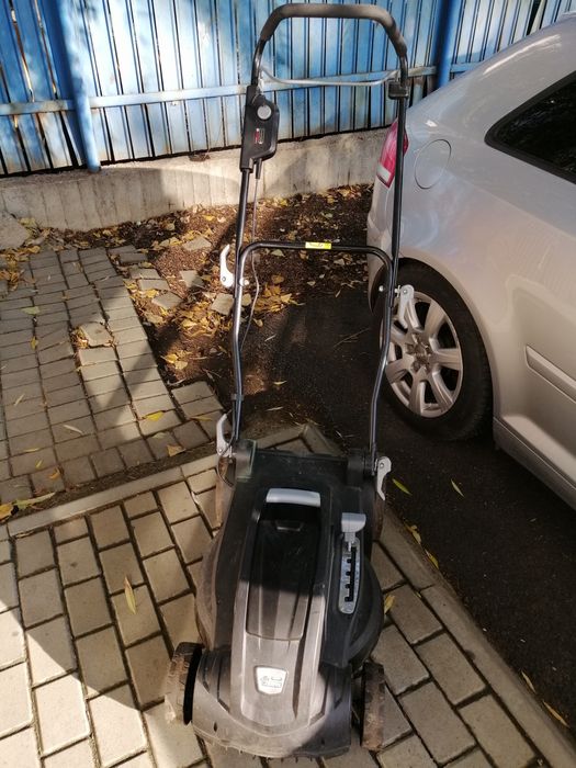 Masina tuns iarba gazon pe baterie acumulator
