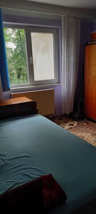 Proprietar vinde apartament cu 2 camere decomandate, etaj 1 din 4, str Banca Natională, BC, 51 mp, an 1974