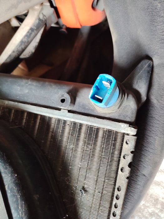 Радиатор Audi 80 B4 с вентилятором