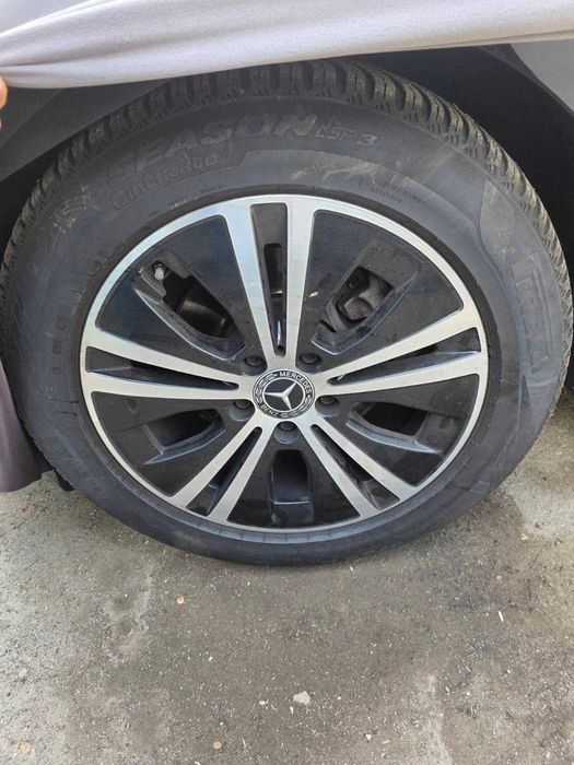 Оригинални джанти Мерцедес 17" с гуми PIRELLI DOT 2025г