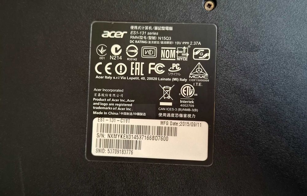 Лаптоп Acer Aspire ES1-131 + оригинално зарядно и чанта