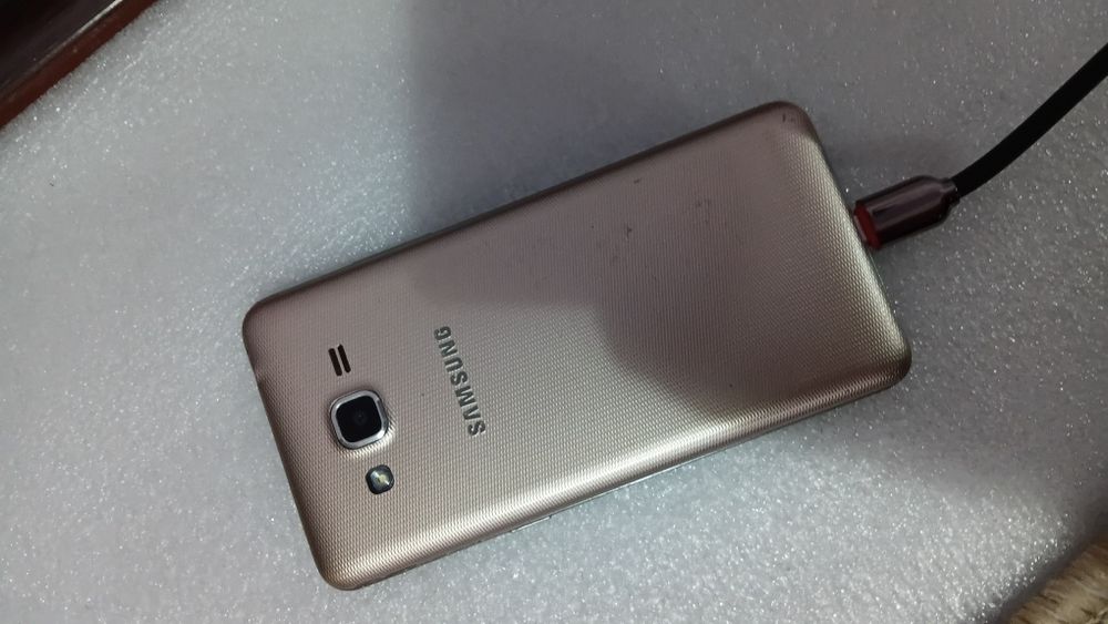 Телефон самсунг сотилади ёки кнопкалик телга бартер