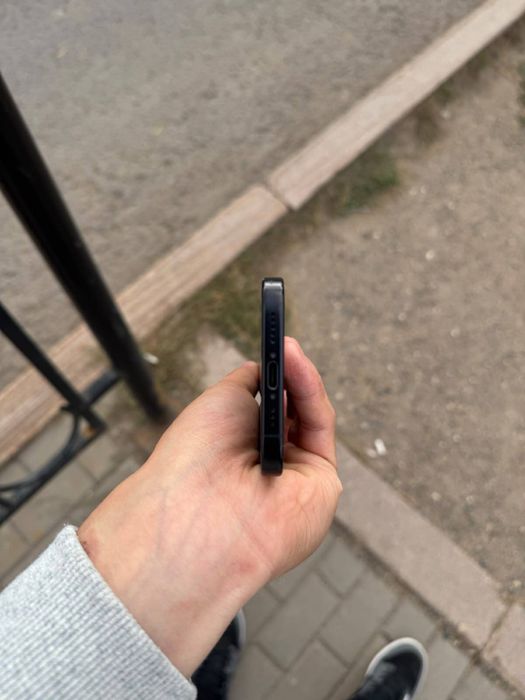 iPhone 16.