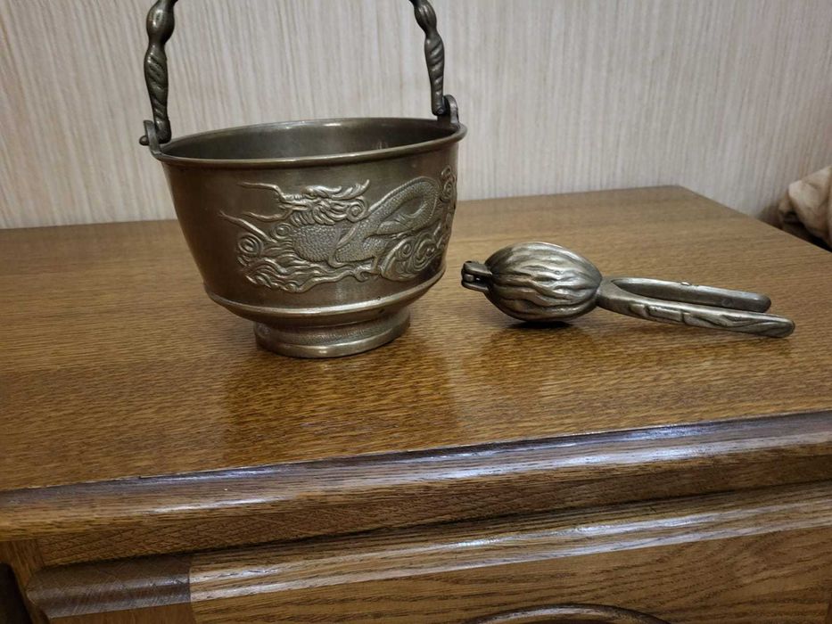 Ведерко и орехокол из латуни (Германия)