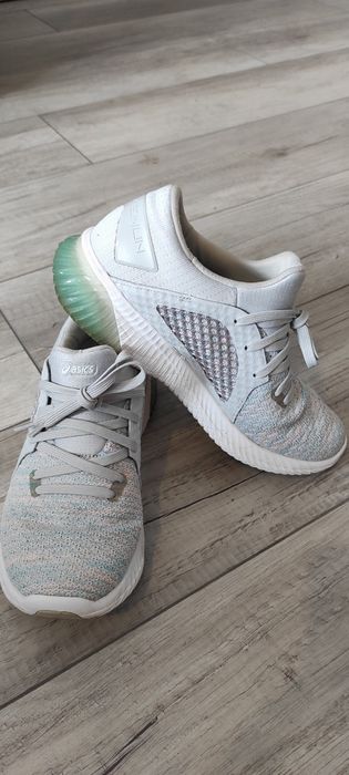 Pantofi/ adidasi sport Asics marimea 37 ( se potrivesc la 36)