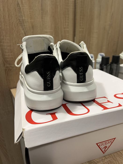 Кожени обувки Guess