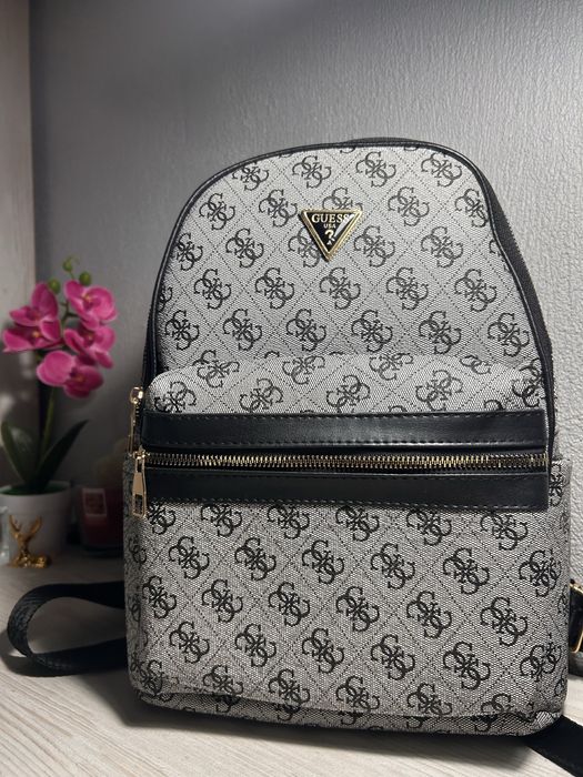 Високо качествена раница на GUESS