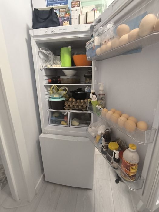 Холодильник с морозильником Бирюса