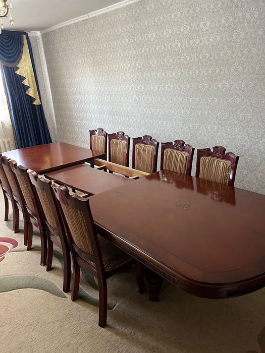 Гостинный стол со стульями