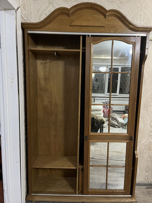Шкаф из натурального дерева
