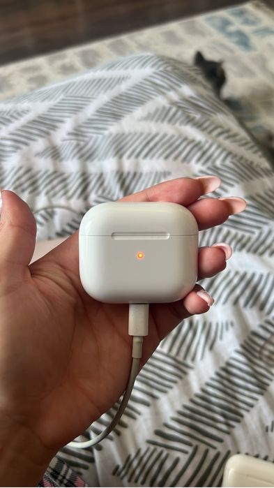 Оригинальный кейс AirPods 3