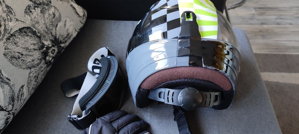 Ски каска с маска(очила) и ръкавици за дете