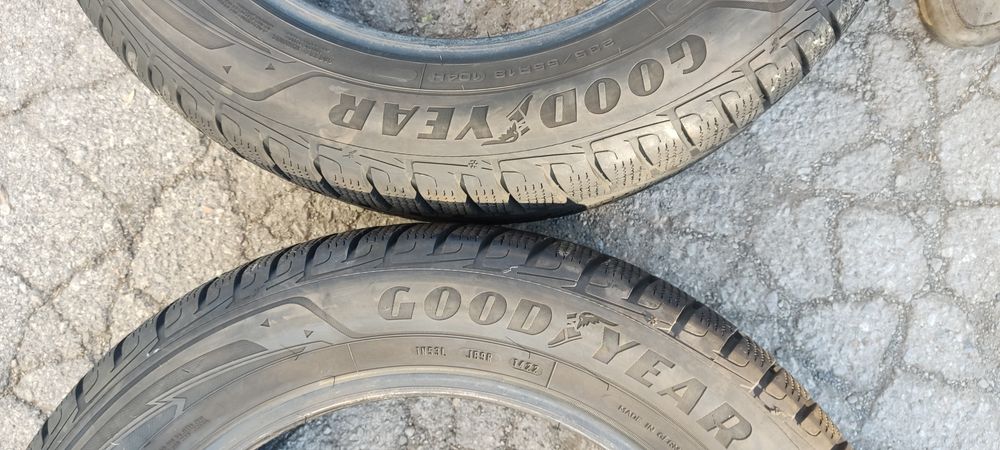 235 55 18 зимни Goodyear