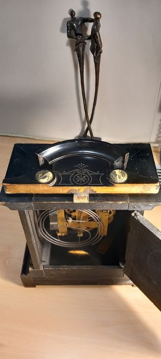 Стар античен  часовник