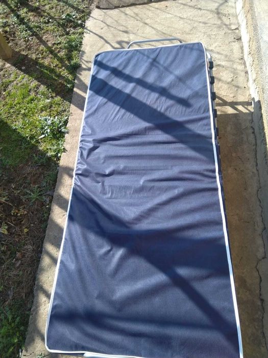 Продавам походно легло