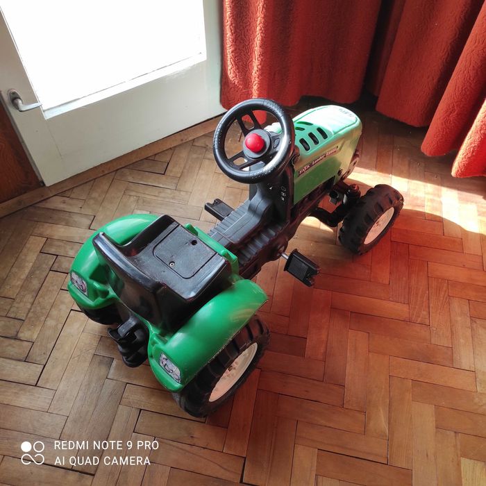 Детски трактор с педали