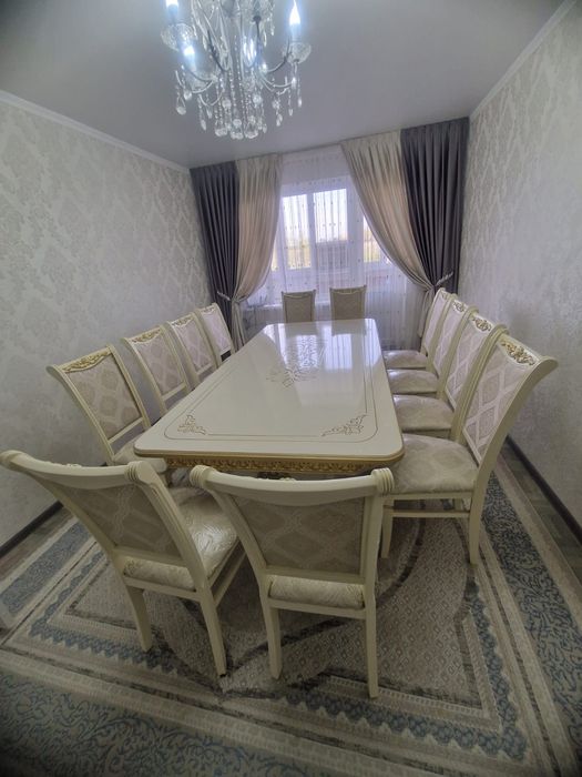 Продам стол и 12 стульев