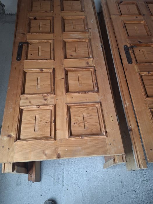 Чамови дървени врати 180 лева бройката.3 броя