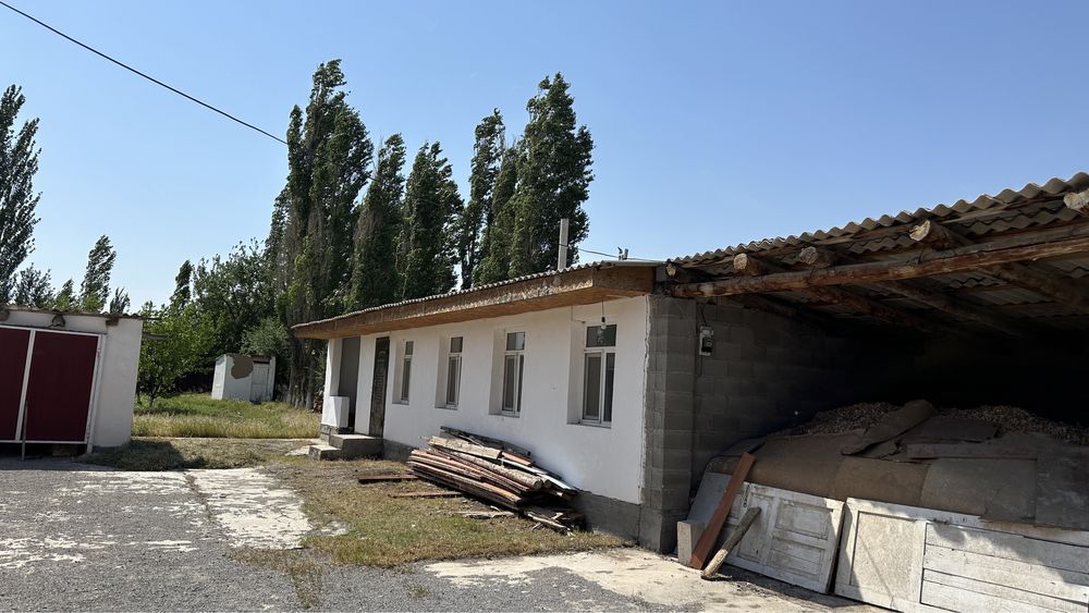 Үй сатылады.