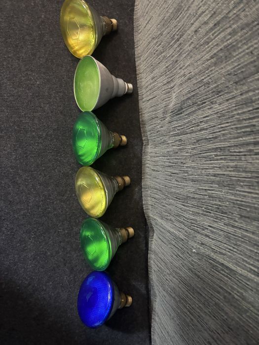 Becuri exterioare colorate