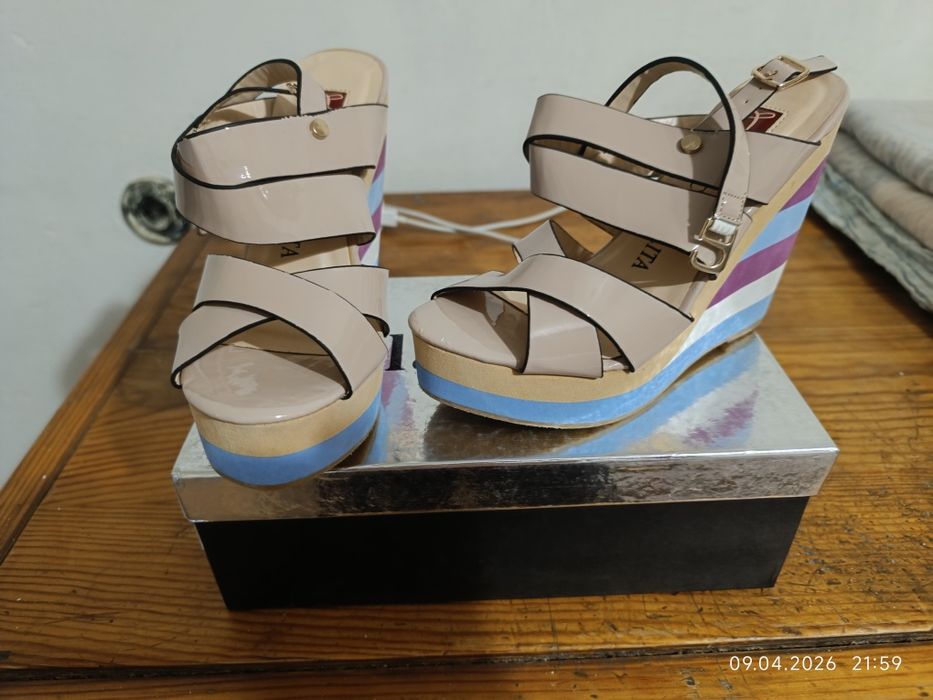 Продам  босоножки.