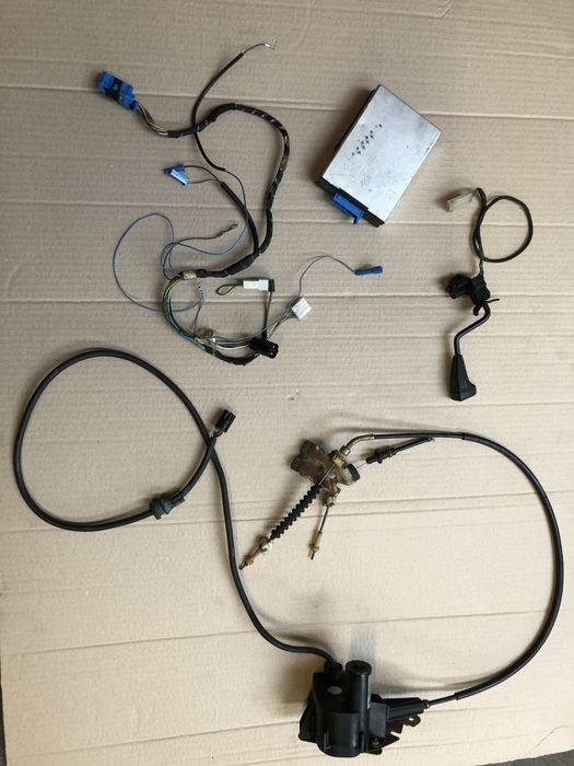 Consola centrala,tempomat,oglinda dtm,suport cric Bmw E30 urs