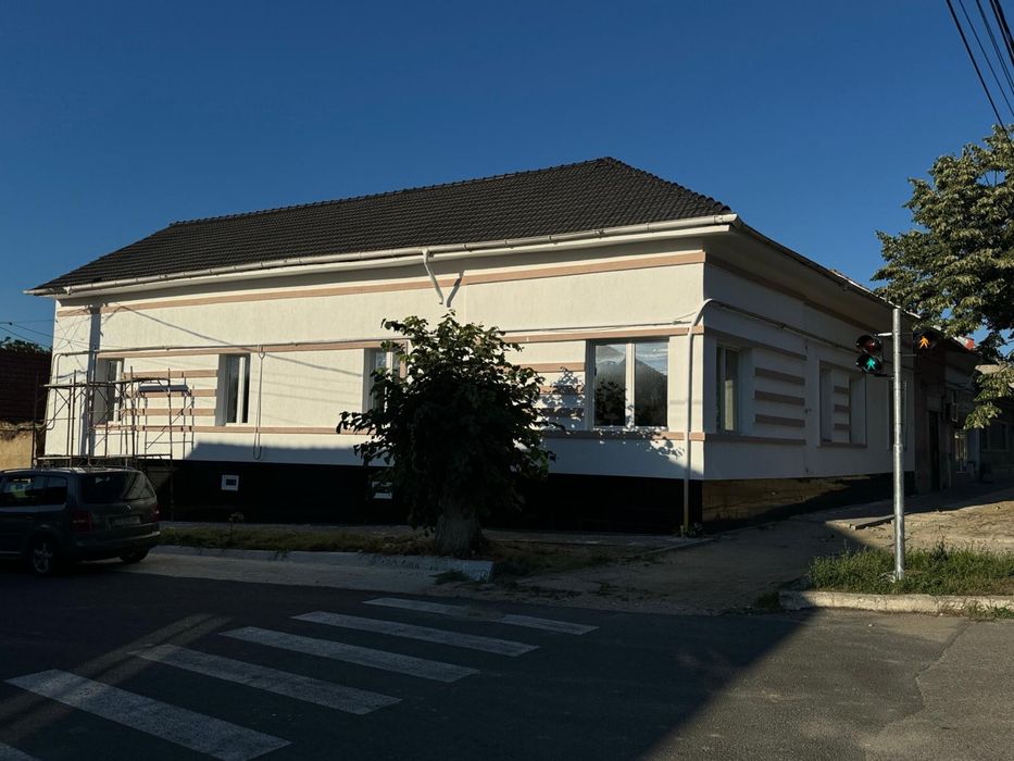 Casa mare Renovata de vânzare principala Bocșa Cu teren mare. 5 Camere