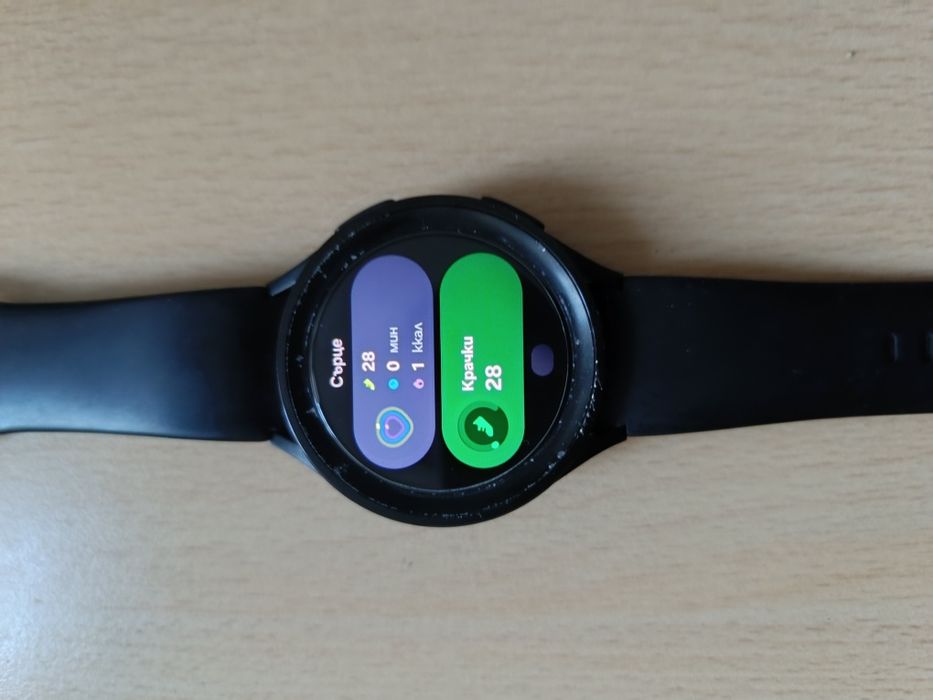 Продавам смарт часовник Samsung Galaxy Watch 5 Pro (45mm) LTE в черен цвят (Black Titanium).