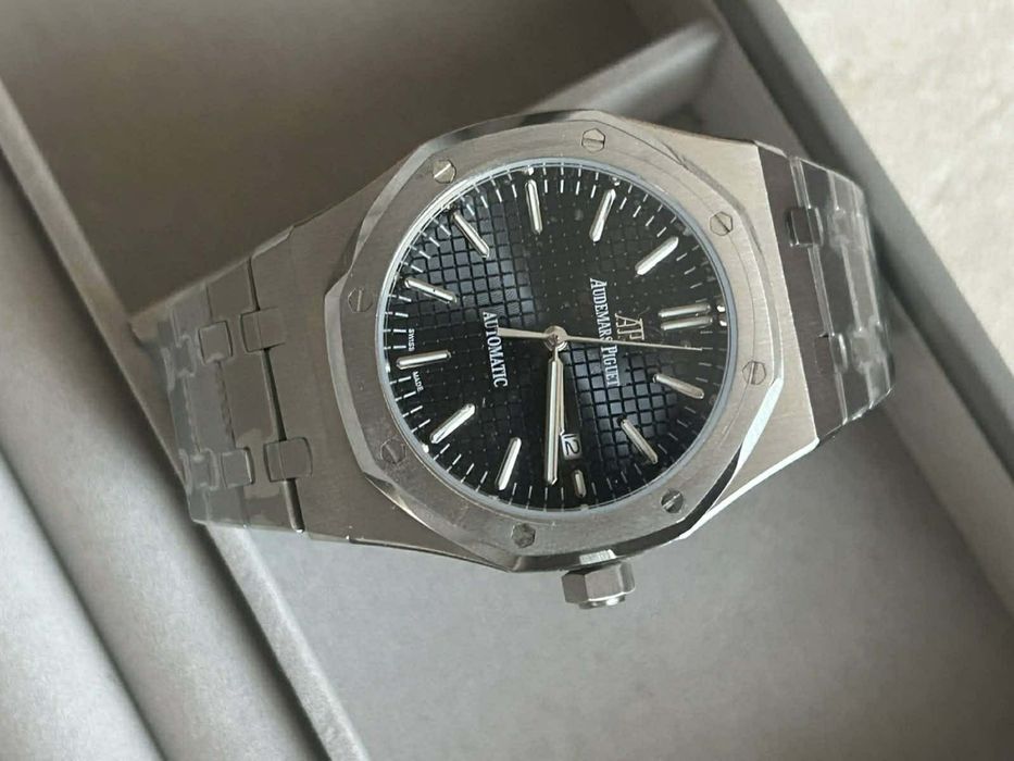 Здравейте продавам тези красиви и стилни часовници