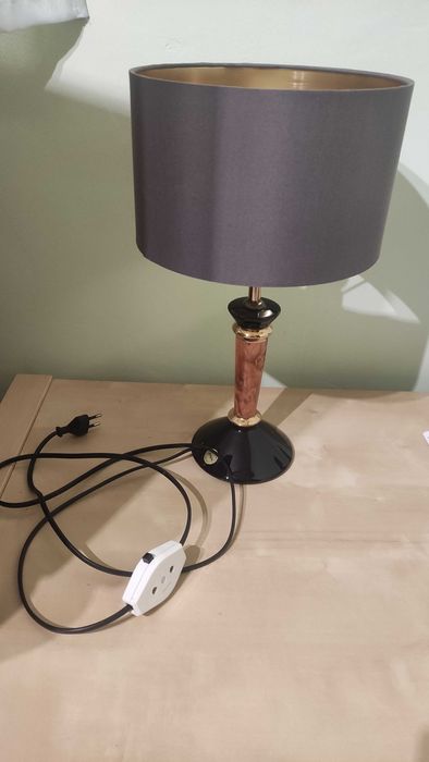 Немска порцеланова настолна лампа декорирана с 22 карата злато