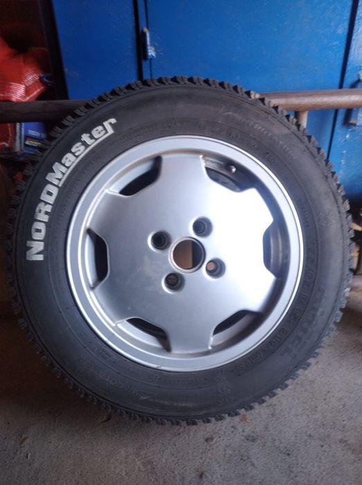 Продам диски с шинами зима 4 шт