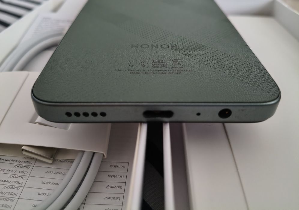 Телефон Honor 200 Smart