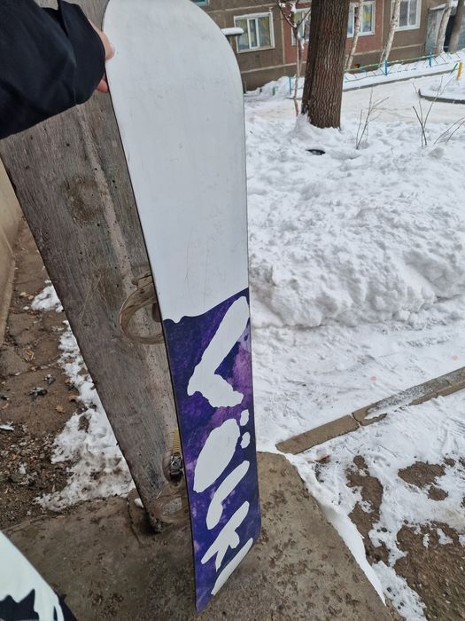 Продам сноуборд с креплениями