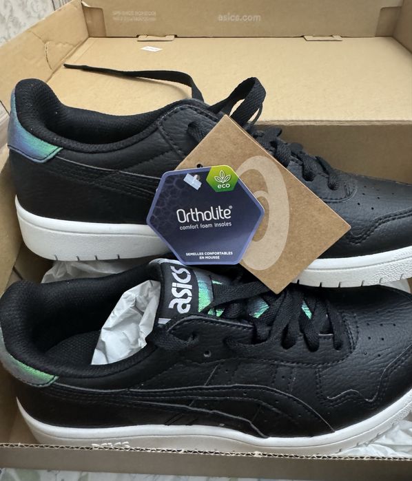 Кроссовки женские