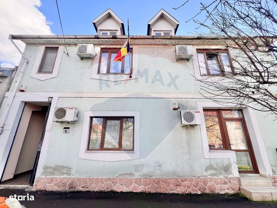 De vânzare casă cu 12 camere, în zona Decebal