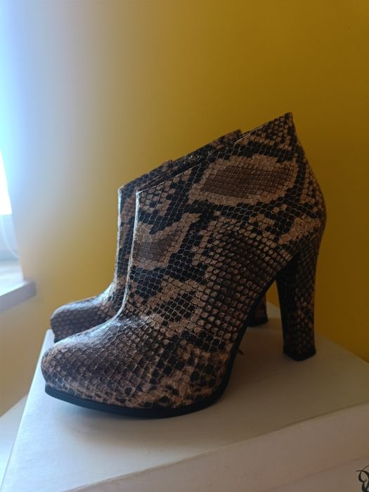 Botine din piele animal print, toc 5 cm, mărimea 37 , folositi