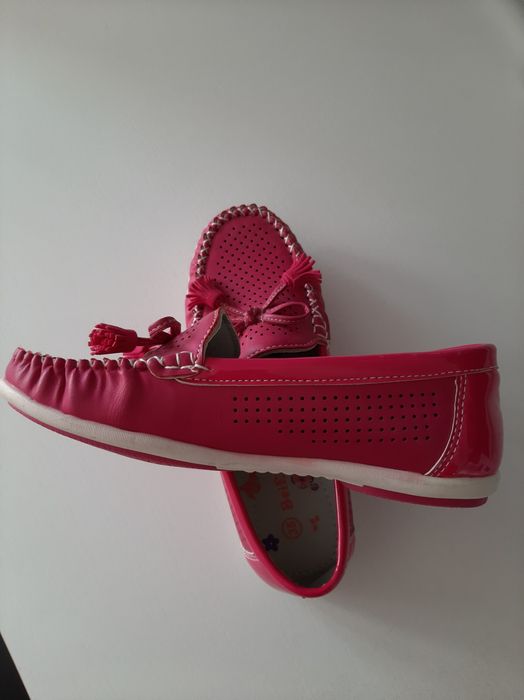 Продам туфли для девочки.