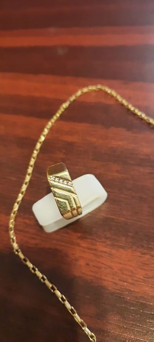 Se vinde lanț și inel de aur 14k are inelul cam 9 gr..si lănțișorul 8